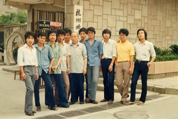 马云成就阿里帝国之前的故事_马云创业过程中的10次失败_马云早年经历