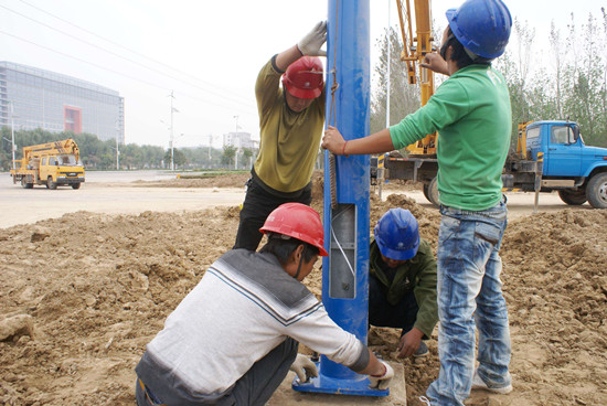 新安装太阳能路灯步骤_大路灯安装_太阳能LED路灯安装步骤