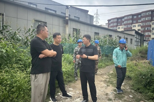 太阳能路灯安装_解决夜间出行难题_大路灯安装