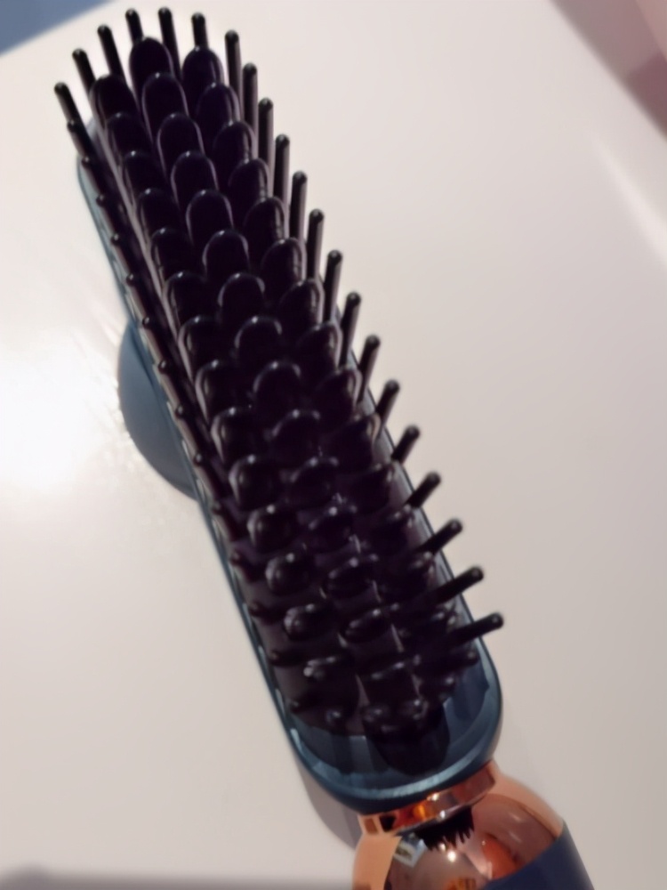 卷发棒使用注意_直板夹评测_直发梳测评