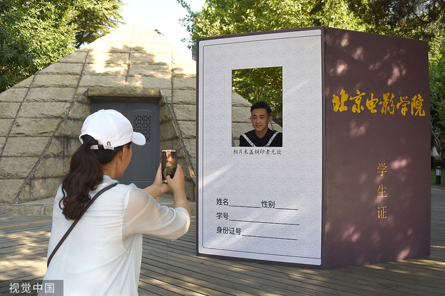 北电2019届毕业典礼俊男美女_北京电影学院毕业_北京电影学院表演学院毕业照