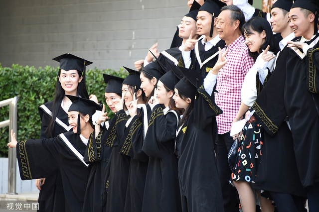 北京电影学院毕业_北电2019届毕业典礼俊男美女_北京电影学院表演学院毕业照