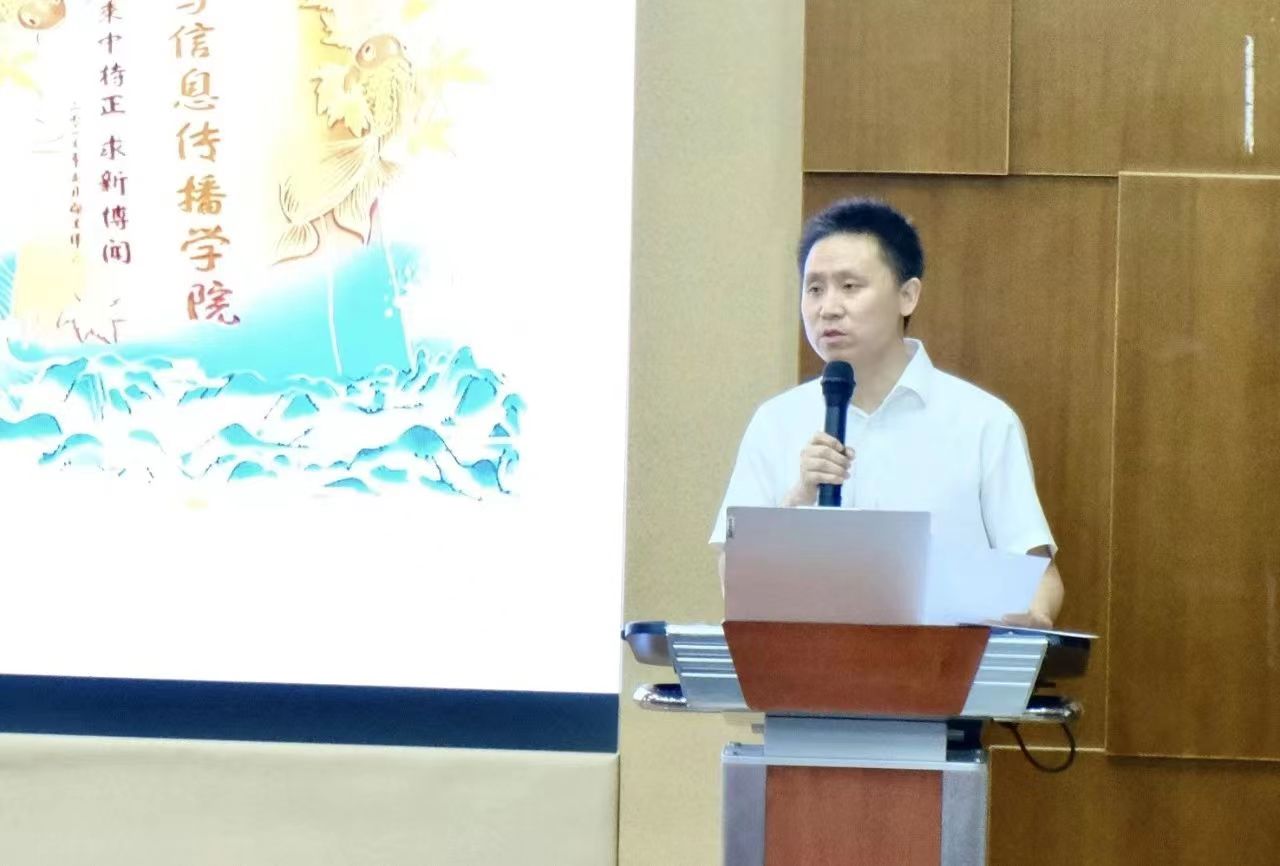 新闻学值不值得报_张雪峰新闻学言论分析_新闻传播学研究生排名