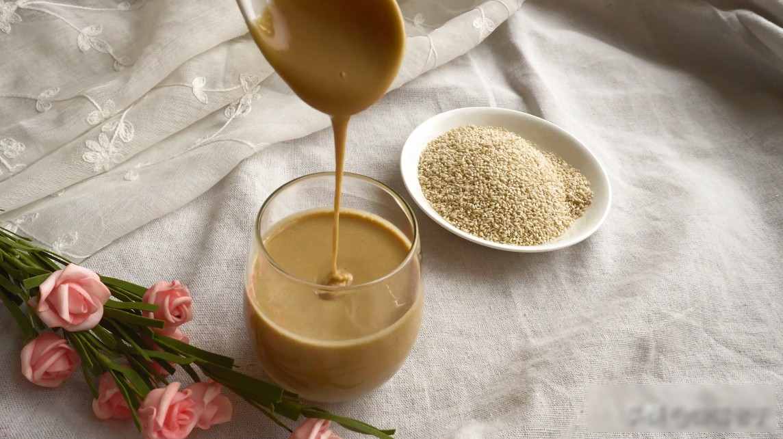 芝麻酱不结块的方法_调芝麻酱的技巧_破壁机芝麻酱