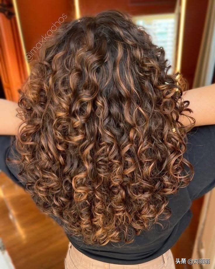 推荐好用的卷发棒_羊毛卷发型_染烫结合羊毛卷