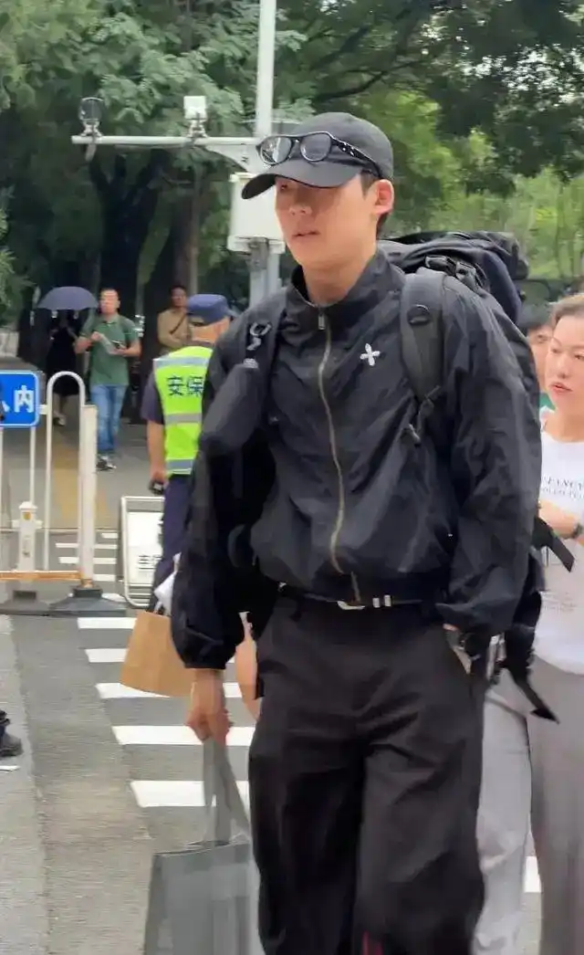 北京电影学院新生颜值_北影新生外貌同质化现象_北京电影学院学生