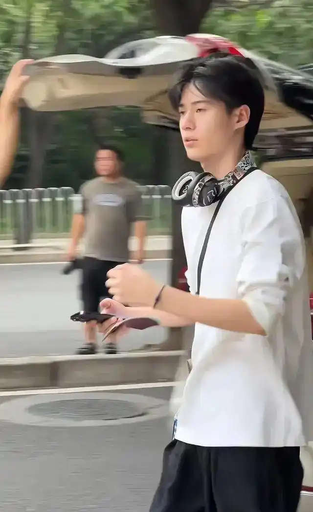 北京电影学院学生_北京电影学院新生颜值_北影新生外貌同质化现象