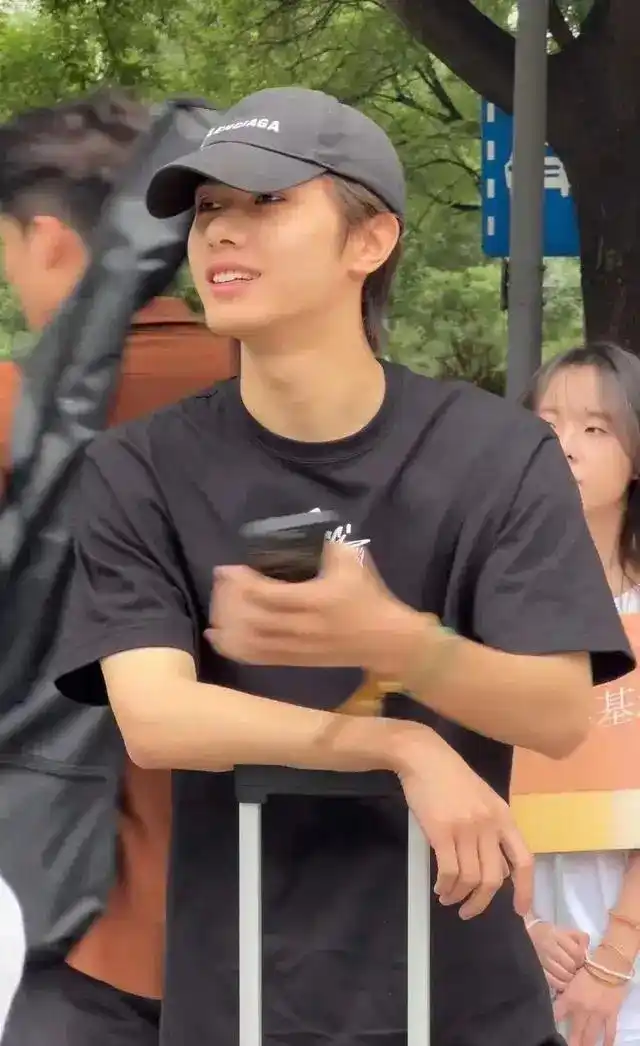 北影新生外貌同质化现象_北京电影学院新生颜值_北京电影学院学生