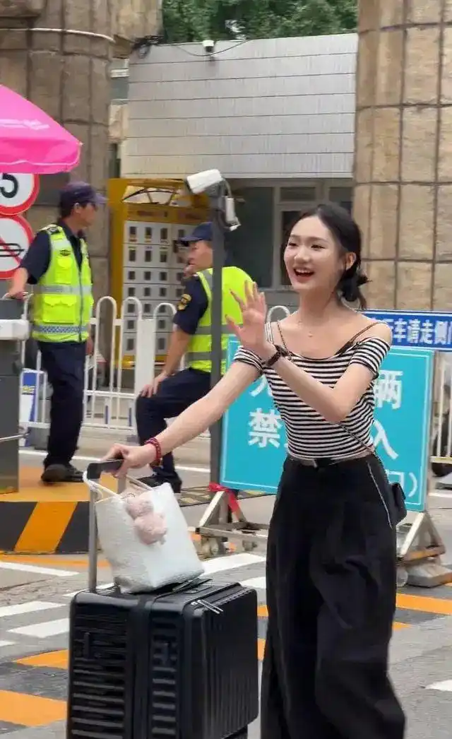 北京电影学院新生颜值_北影新生外貌同质化现象_北京电影学院学生