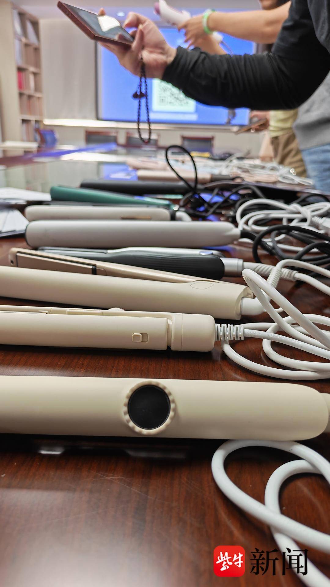 卷发棒使用的时候一直加热么_卷发器安全性 比较试验 标志说明