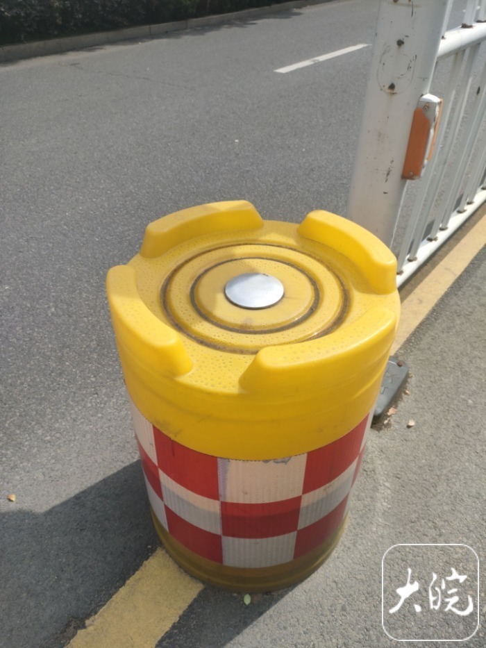 什么是防撞桶_防撞桶破损 垃圾污染 六安道路设施