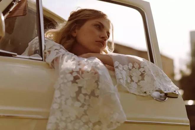 轻婚纱_婚纱轻纱的意思_婚纱轻纱