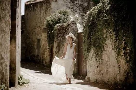 轻婚纱_婚纱轻纱的意思_婚纱轻纱