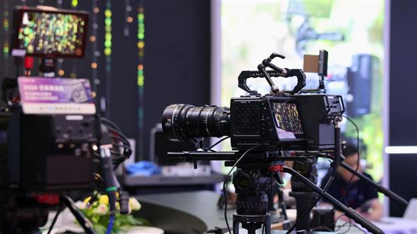 超高清摄像机_国产8K广播级讯道摄像机_讯道摄像机