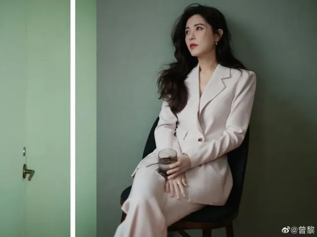 怎样用卷发棒卷梨花头_水波纹卷发造型_卷发棒尺寸选择