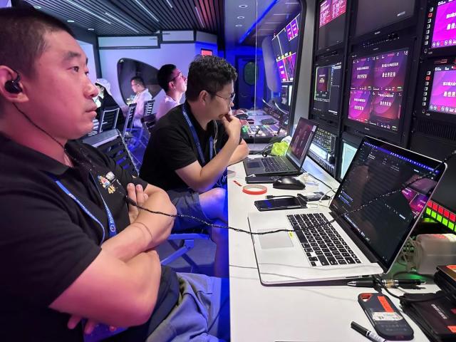 国产8K讯道摄像机_讯道摄影机_5G 8K国造转播车