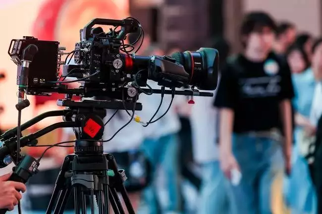 讯道直播机_佳能电影机高画质广电直播应用_佳能EOS C400讯道化直播解决方案