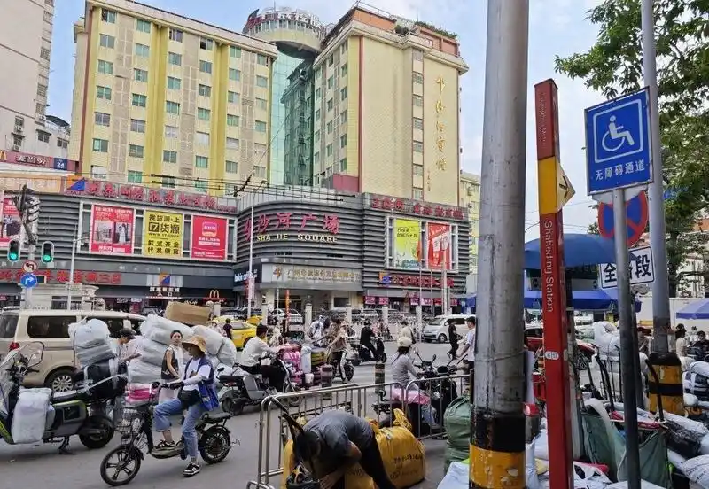 网红店铺流量依赖问题_电商行业低价策略风险_网店创业失败故事