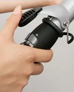 齐肩短发卷发教程_短发卷发技巧_如何使用卷发棒卷发步骤图解