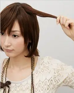 如何使用卷发棒卷发步骤图解_齐肩短发卷发教程_短发卷发技巧