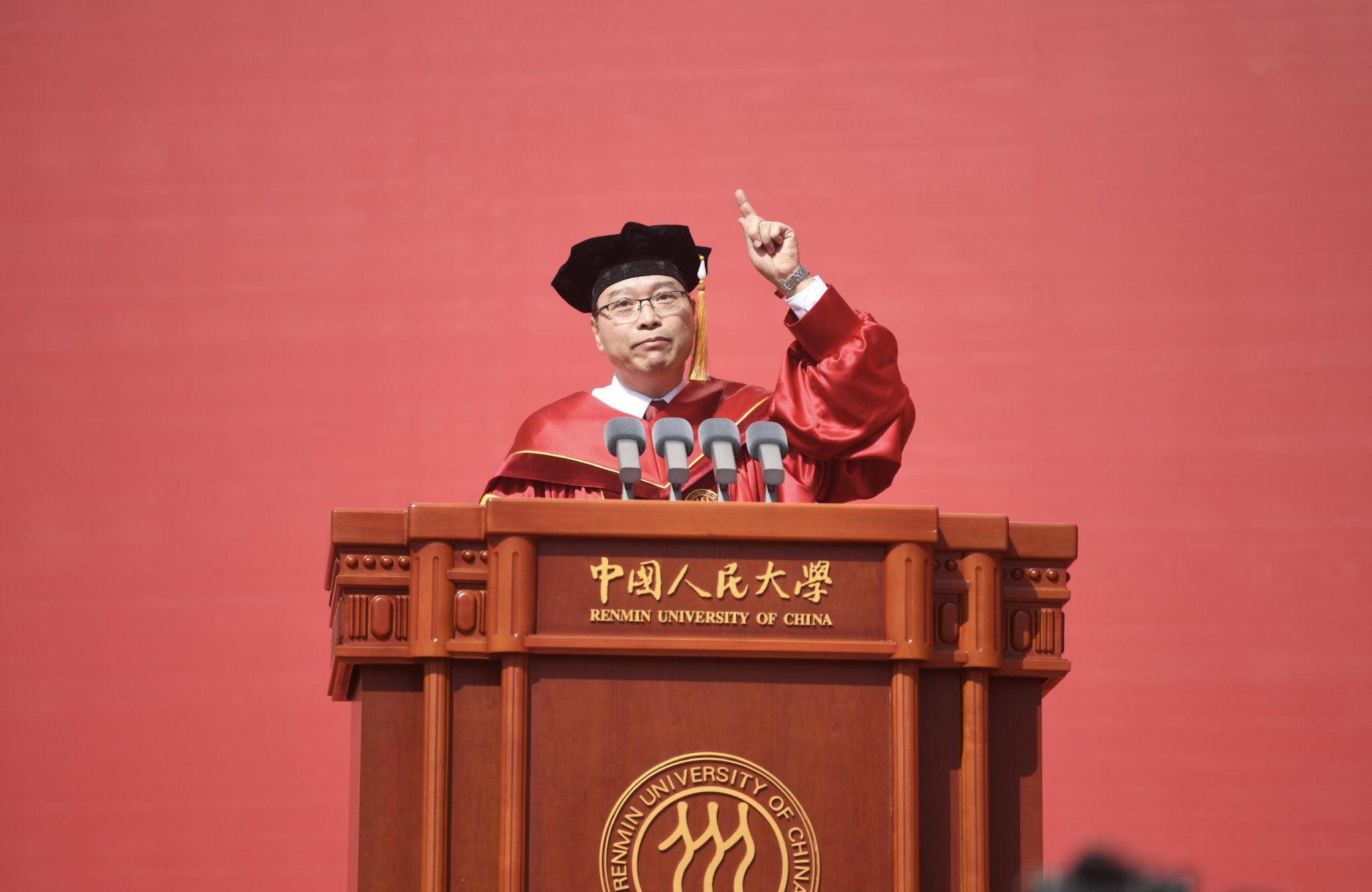 中国人民大学毕业_中国人民大学毕业典礼 朱锐 内卷与躺平