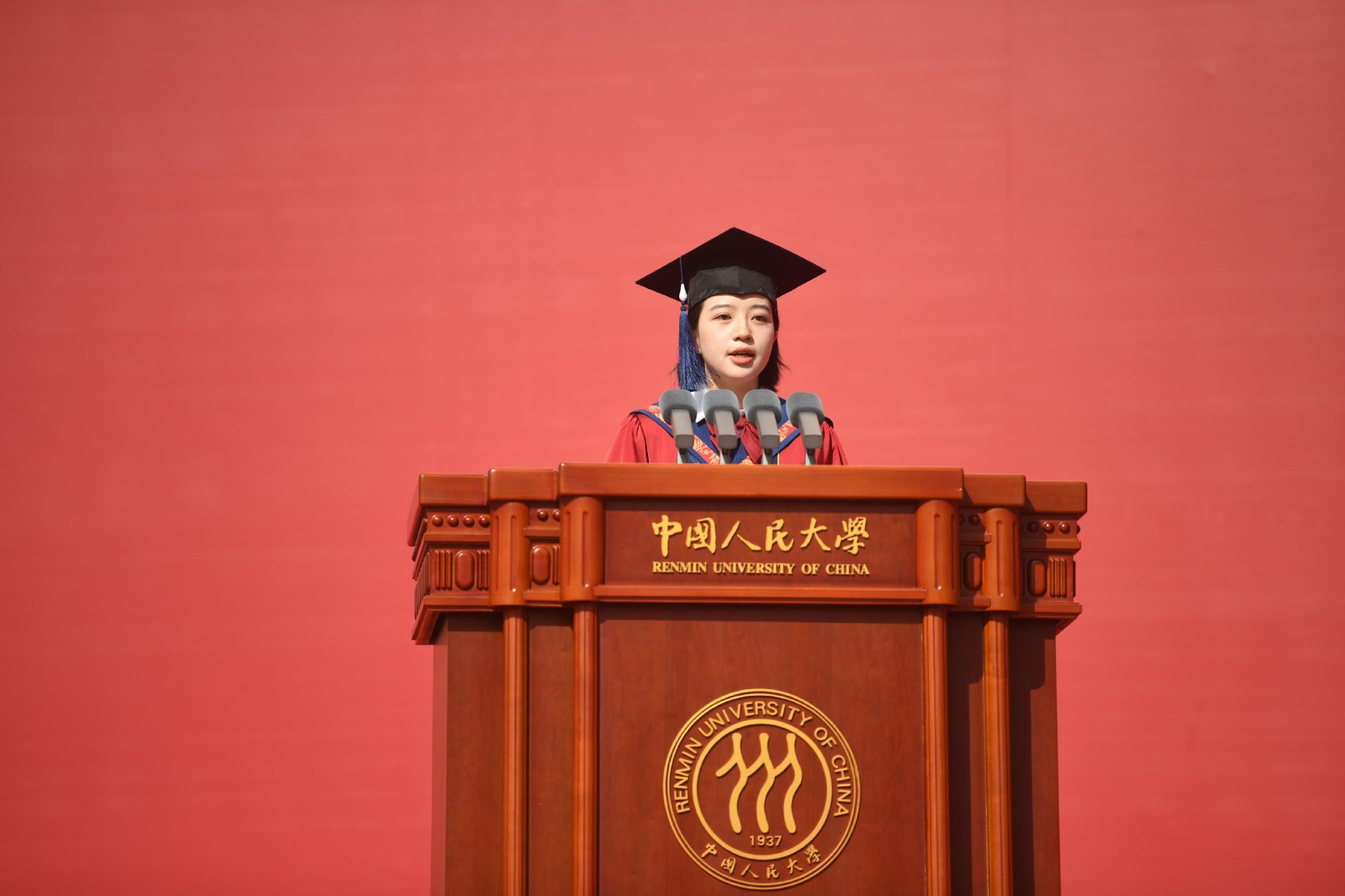 中国人民大学毕业典礼 朱锐 内卷与躺平_中国人民大学毕业