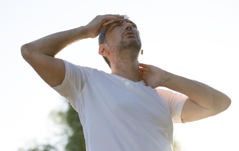 中老年人动不动大汗淋漓原因_中医解释出汗多是否健康_出虚汗是什么原因