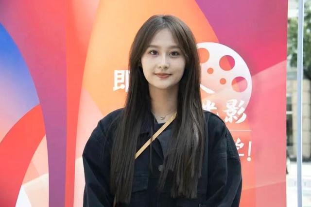 北京电影学院学生_北京电影学院新生高颜值_艺术类院校学生打扮时尚