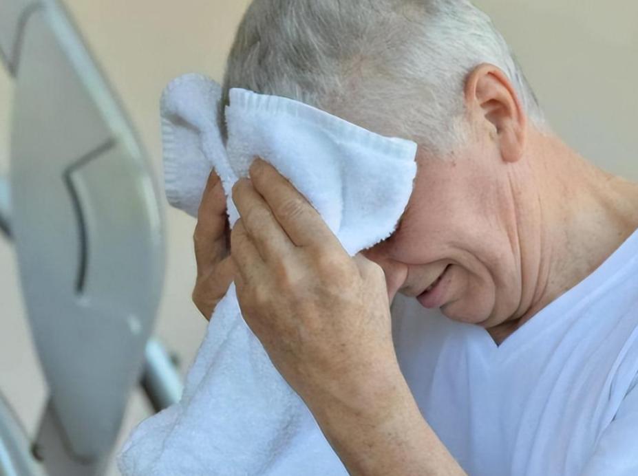 异常出汗潜在疾病_多汗背后隐藏的健康风险_出虚汗是什么原因