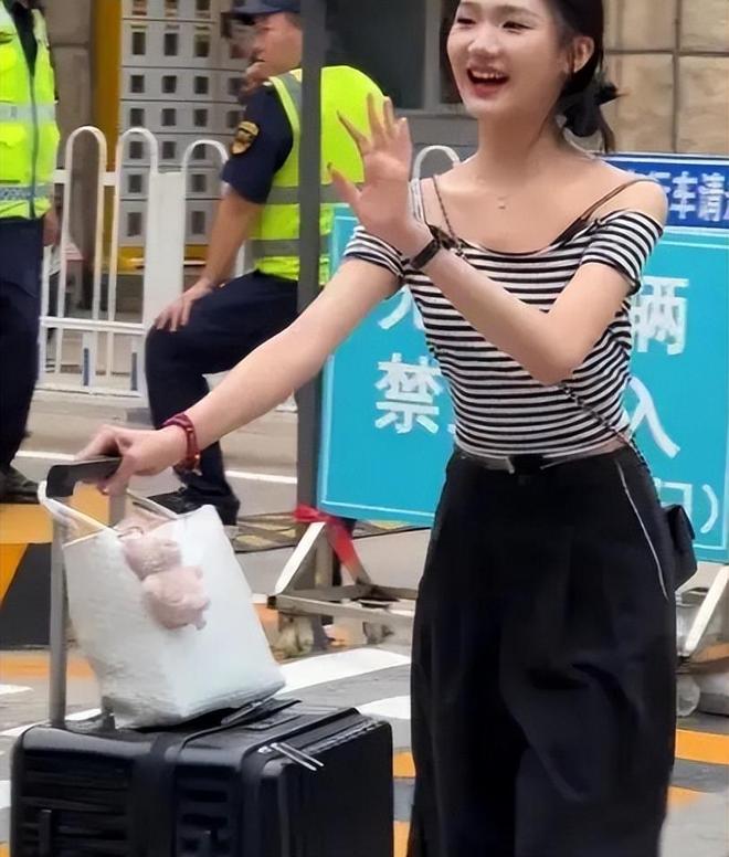 北京电影学院学生_北京电影学院开学新生 颜值 高 艺术生 家庭条件