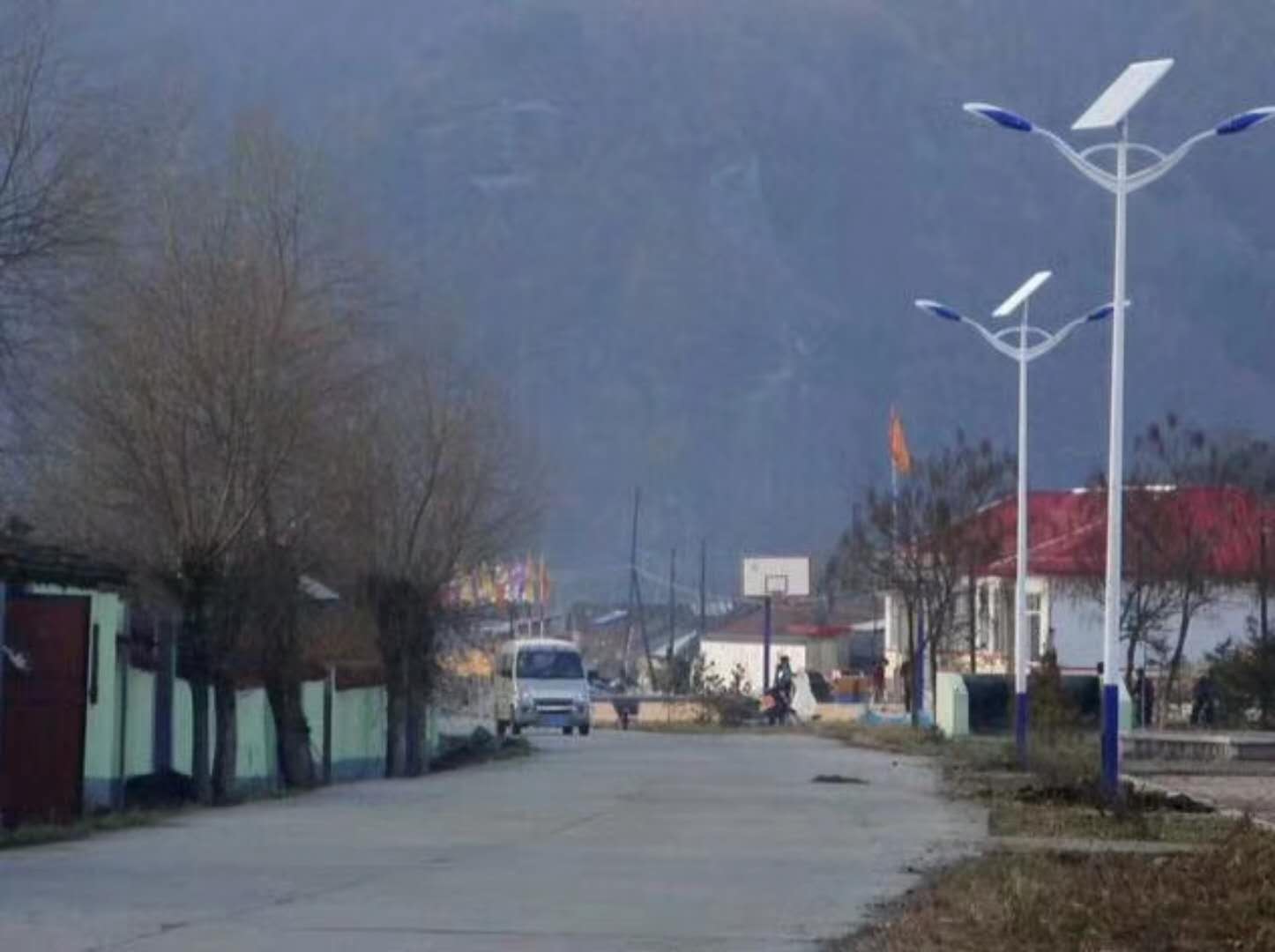 太阳能路灯安装步骤_太阳能路灯地基浇注方法_大路灯怎么安装