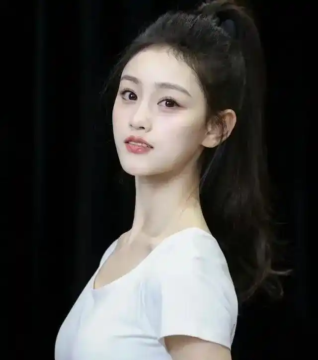 北京电影学院学生_中央戏剧学院新生颜值_北京电影学院新生颜值