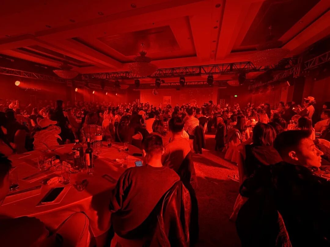 婚纱轻纱是什么意思_轻婚纱_婚纱轻纱是哪一种