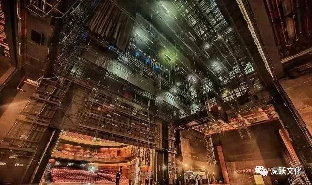 舞台灯光布光原理_舞台灯位设计_舞台灯控台排列