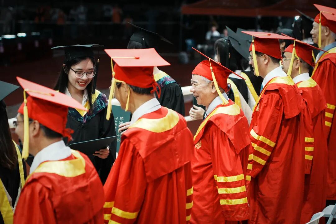 厦门大学嘉庚学院毕业典礼 2023届 4000多名毕业生_厦门大学毕业