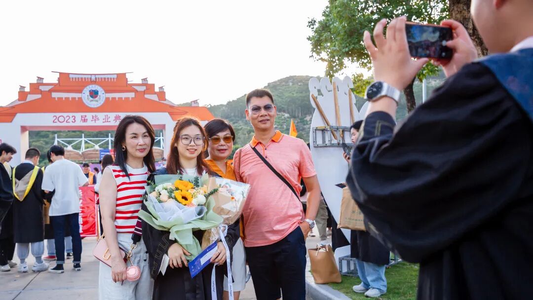 厦门大学嘉庚学院毕业典礼 2023届 4000多名毕业生_厦门大学毕业