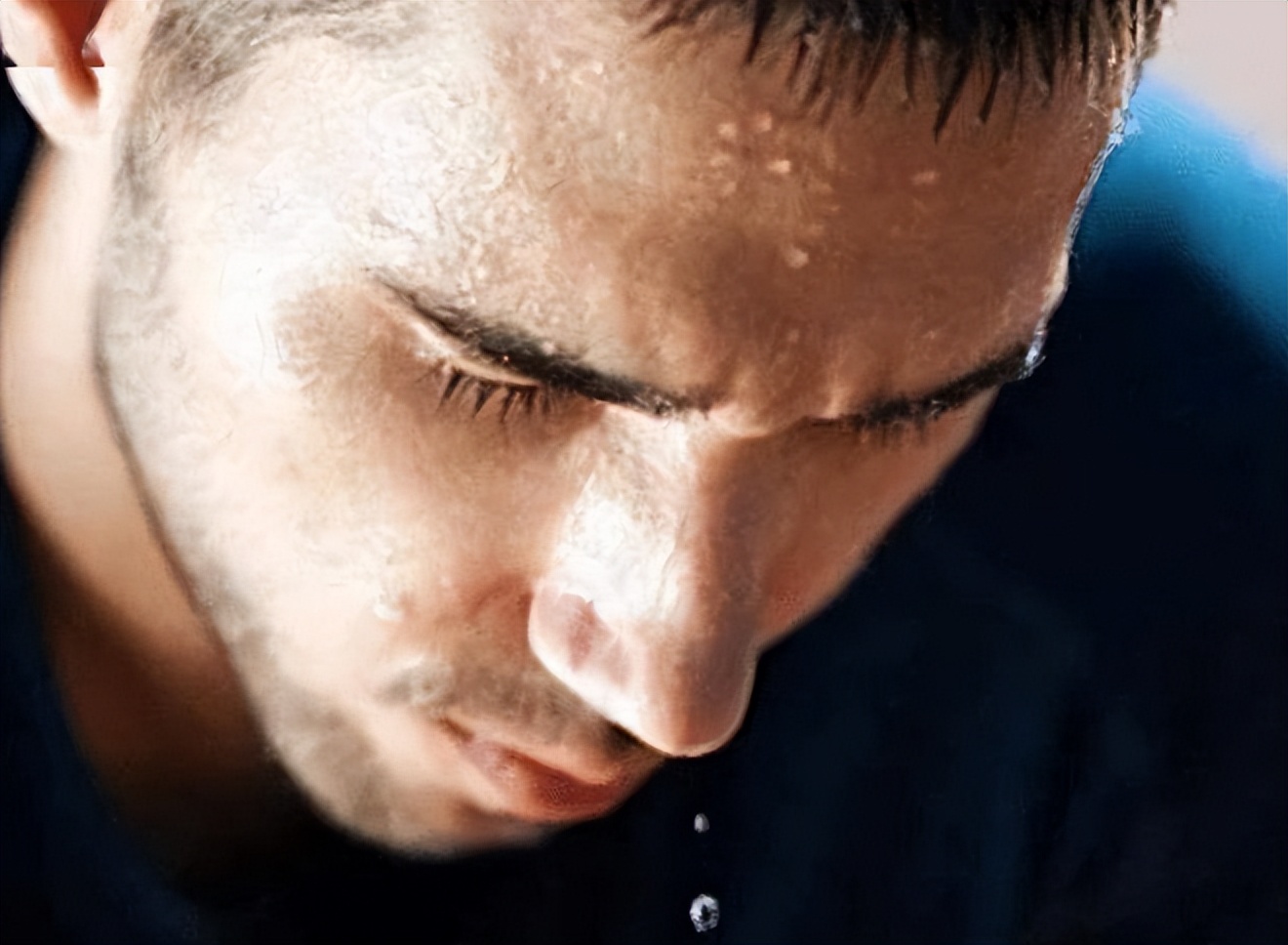 中老年人异常出汗_出虚汗是什么原因_频繁出汗是疾病信号