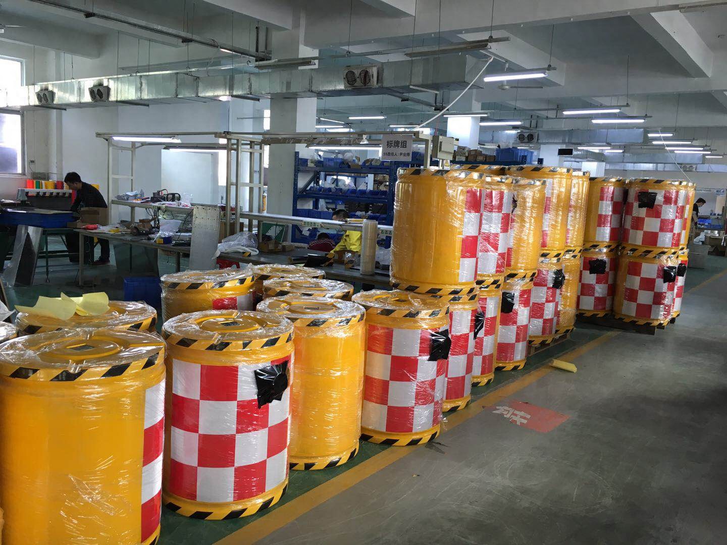 太阳能防撞桶_防撞桶太阳能警示灯_防撞桶作用