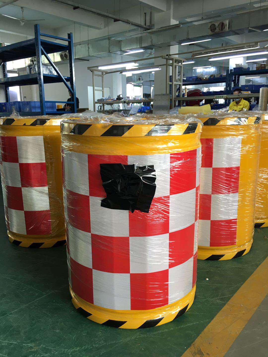 防撞桶作用_太阳能防撞桶_防撞桶太阳能警示灯