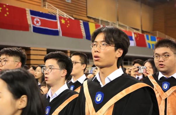 北京外国语大学百年校庆毕业典礼_北京外国语大学毕业_北京外国语大学八十周年校庆毕业生活动