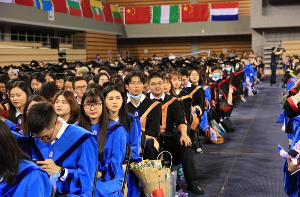 北京外国语大学八十周年校庆毕业生活动_北京外国语大学百年校庆毕业典礼_北京外国语大学毕业