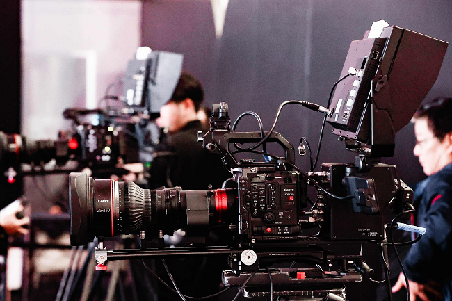 讯道直播机_佳能佳直播PRO BIRTV2025推荐 电影机讯道化直播解决方案 智为科技 TILTA铁头定制讯道化模块