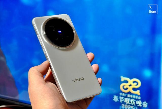 讯道直播机_手机直播春晚_轻量化专业设备