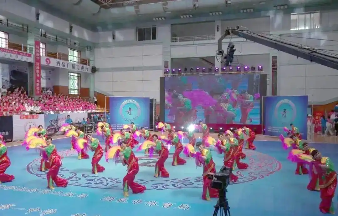 舞台灯控台使用_舞台灯光搭配原则_舞台灯光设计注意事项