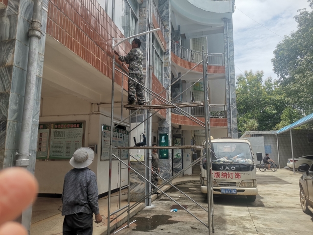 大路灯安装_夜幕降临华灯初上_我为群众办实事安装路灯