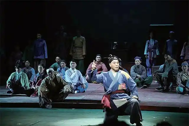 舞台灯控台使用_舞台效果灯布置_主题突出灯光设计