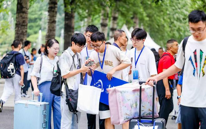 北京航空航天大学学生_北京航空航天大学沙河校区新生报到_北京航空航天大学迎新活动