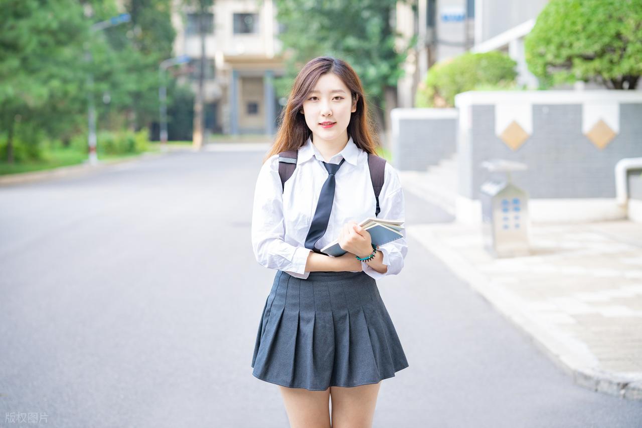 北京外国语大学校友_北京外国语大学VS上海外国语大学_北外上外对比分析