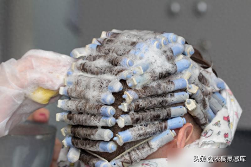 染发伤发程度_卷发棒和烫发哪个伤头发_烫发染发哪个更伤头发