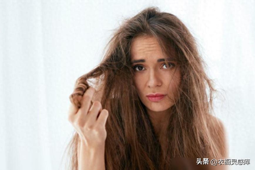 烫发染发哪个更伤头发_卷发棒和烫发哪个伤头发_染发伤发程度